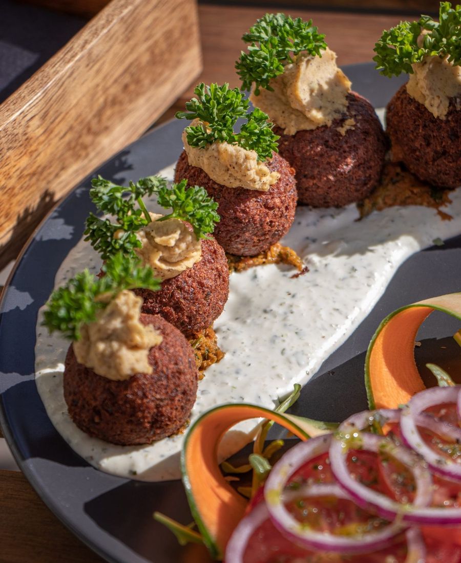 Falafel auf Kräutern